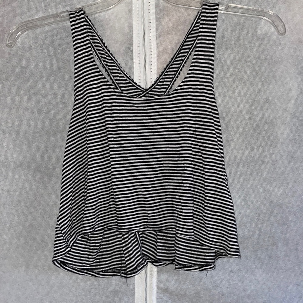 Black and white crop top size S